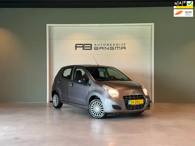 Suzuki Alto 1.0 5-DEURS COMFORT-uitv|AIRCO|TREKHAAK|RADIO/MP3|STUURBEKRACHTIGING|NAP|NIEUWE APK + ONDERHOUDSBEURT BIJ AFLEVERING 2013 leasen bij DreamLease: foto 1