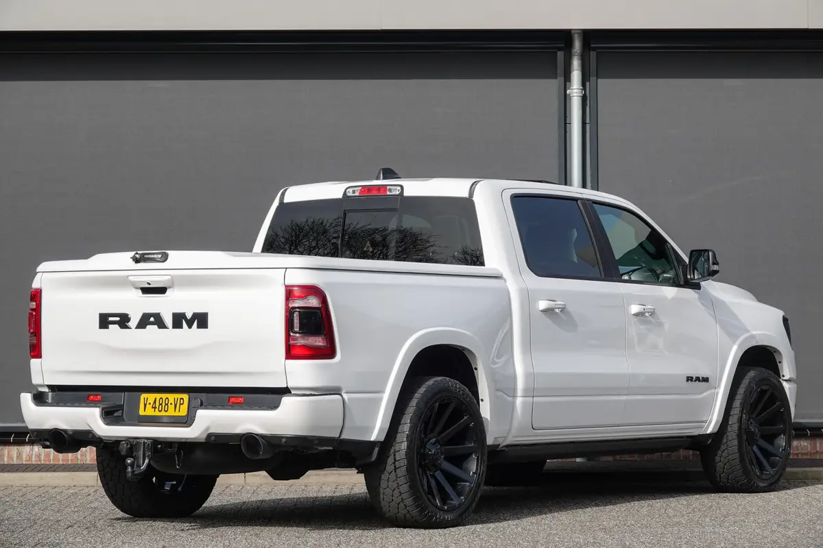 Dodge Ram 1500 5.7 V8 401Pk 4x4 Crew Cab | Laramie | 360° Camera | Panoramadak | Treeplanken | Trekhaak | 22'' | Ivory White: foto 2