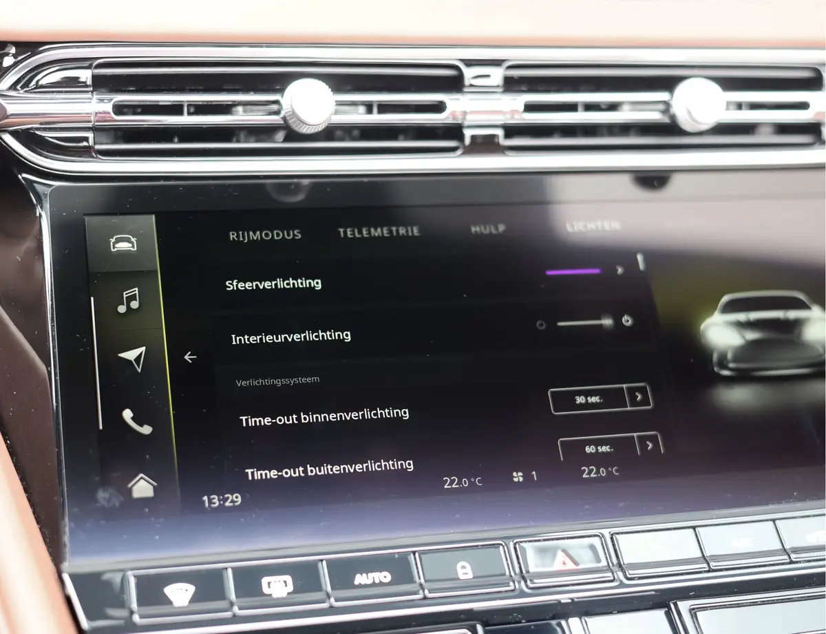 Aston Martin V8 Volante DB12 4.0: foto 43