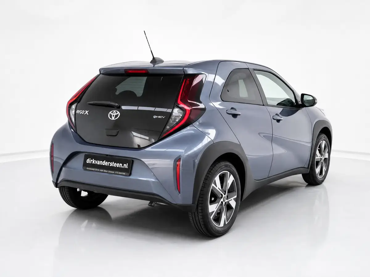Toyota Aygo X Hybrid 115 play: foto 2