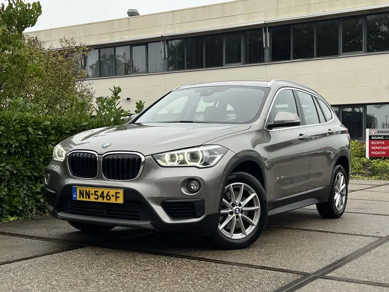 BMW X1 sDrive20i Centennial High Executive 2017 leasen bij DreamLease: foto 1