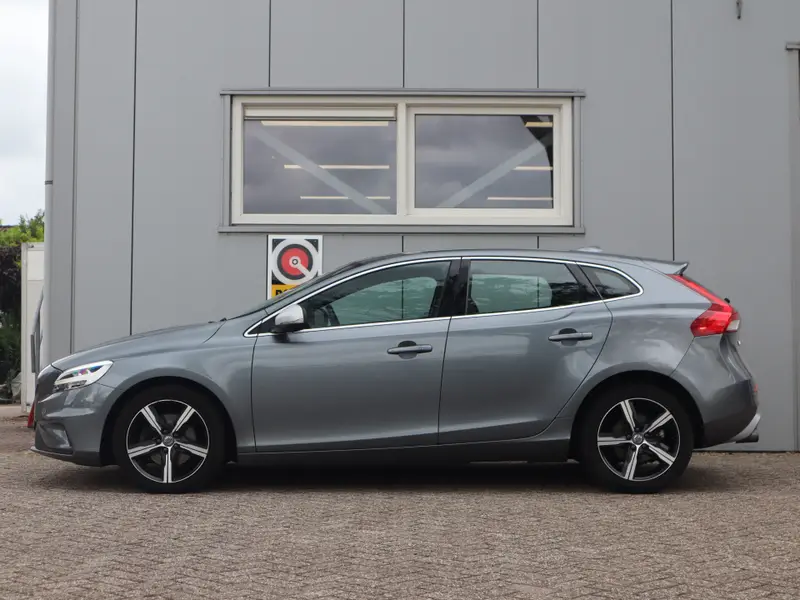 Volvo V40 2.0 T4 Business Sport R-Design 2018 leasen bij DreamLease: foto 2