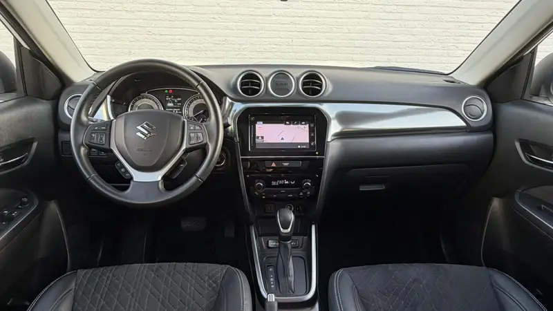 Suzuki Vitara 1.5 Hybrid Panorama Full led Automaat Camera+Pdc Stoelverwarming Adapt. Cruise Navi 2022 leasen bij DreamLease: foto 2