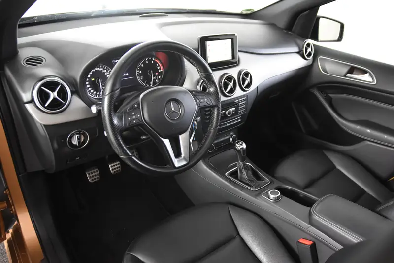 Mercedes-Benz B-Klasse 180 Ambition *Panoramadak*Leer*Navigatie* 2013 leasen bij DreamLease: foto 2