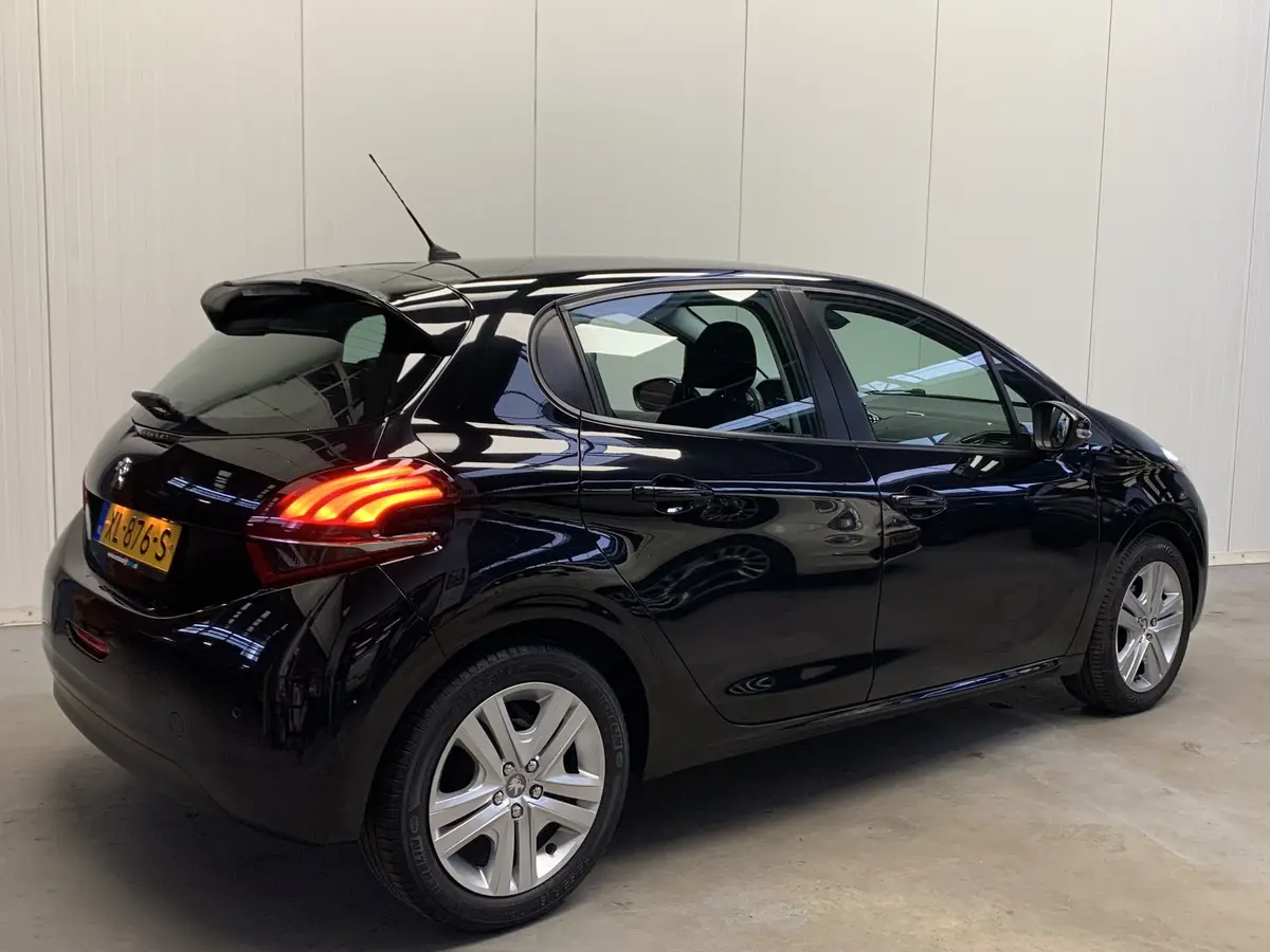 Peugeot 208 1.2 PureTech Signature: foto 2