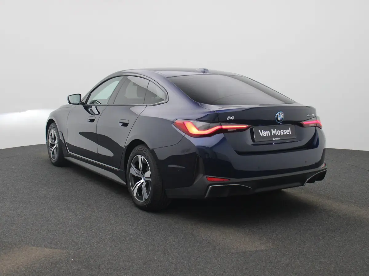 BMW i4 eDrive40: foto 2