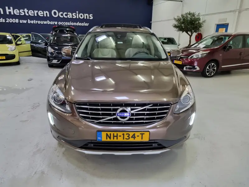 Volvo XC60 2.0 T5 FWD Polar+ 2017 leasen bij DreamLease: foto 2