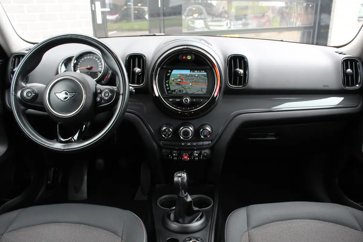 MINI Countryman Mini 1.5: foto 2
