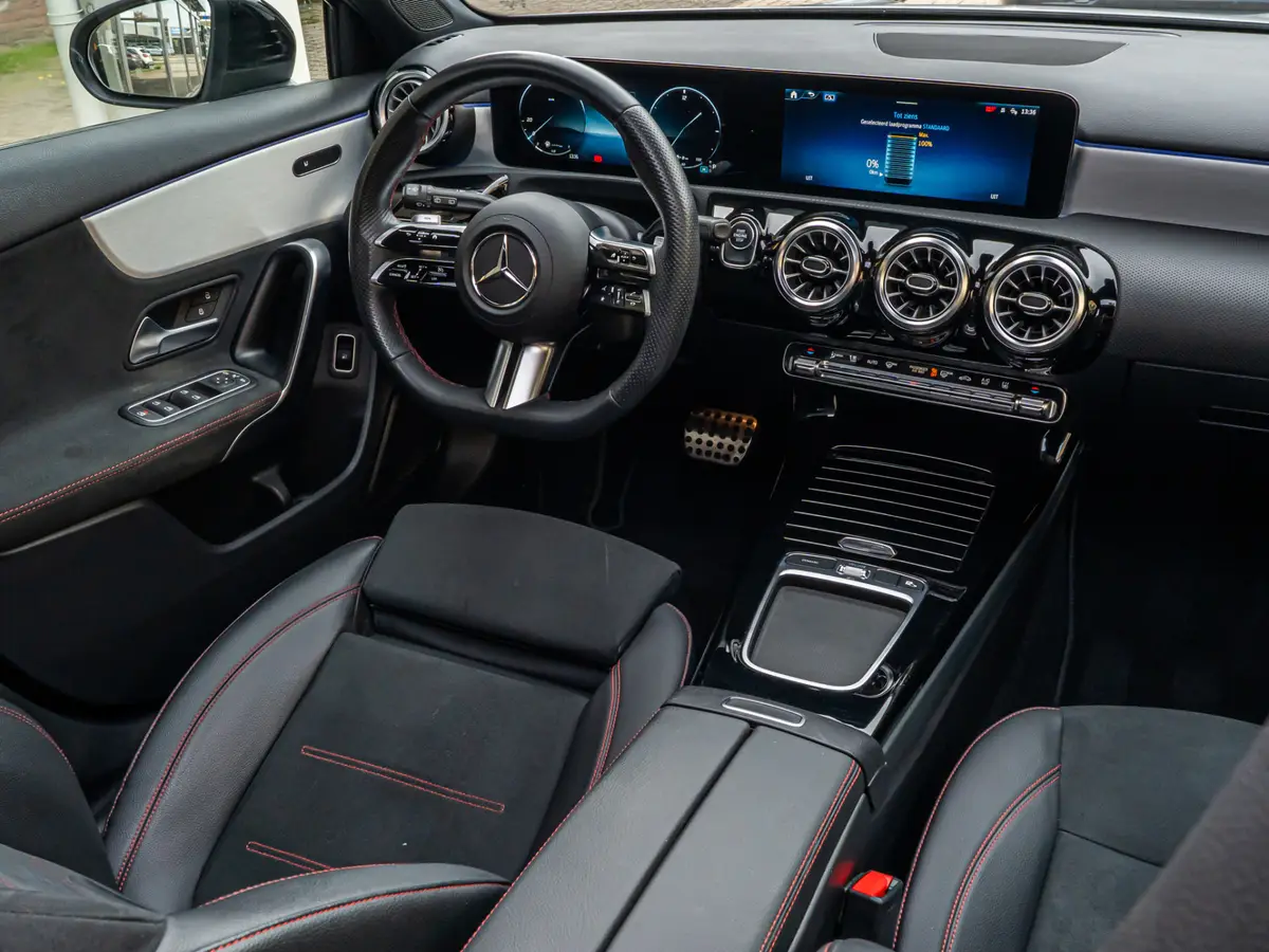 Mercedes-Benz A-Klasse 250 e AMG Line: foto 2
