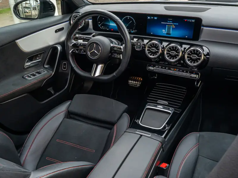 Mercedes-Benz A-Klasse 250 e AMG Line 2023 leasen bij DreamLease: foto 2