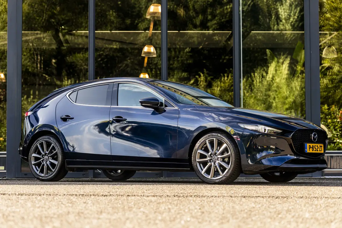 Mazda 3 2.0 e-SkyActiv-G M Hybrid 122 Luxury: foto 1
