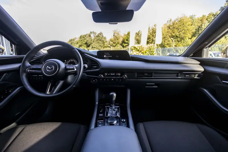 Mazda 3 2.0 e-SkyActiv-G M Hybrid 122 Luxury 2020 leasen bij DreamLease: foto 2