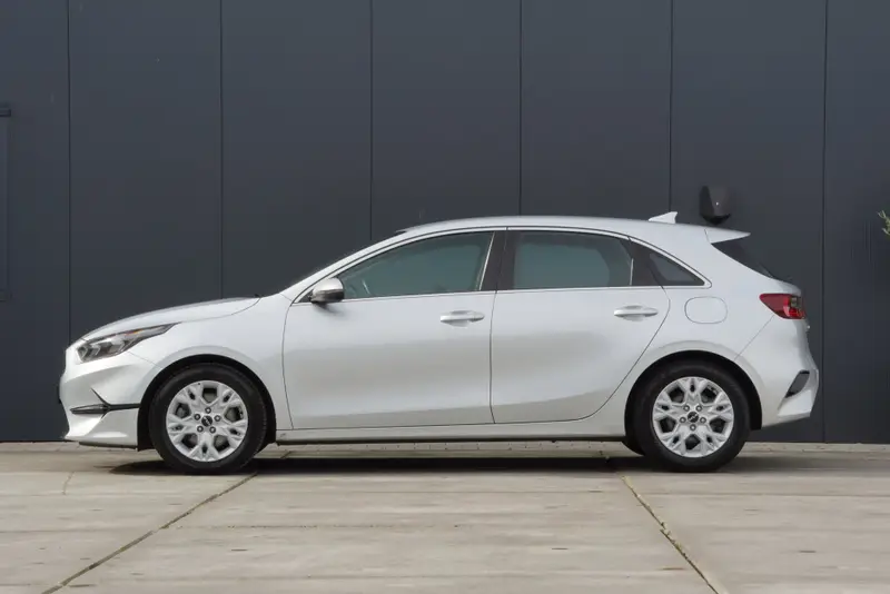 Kia Ceed 1.0 T-GDi DynamicLine 2023 Airco Clima Cruise control Camera 5 Deurs Hatchback 2023 leasen bij DreamLease: foto 2