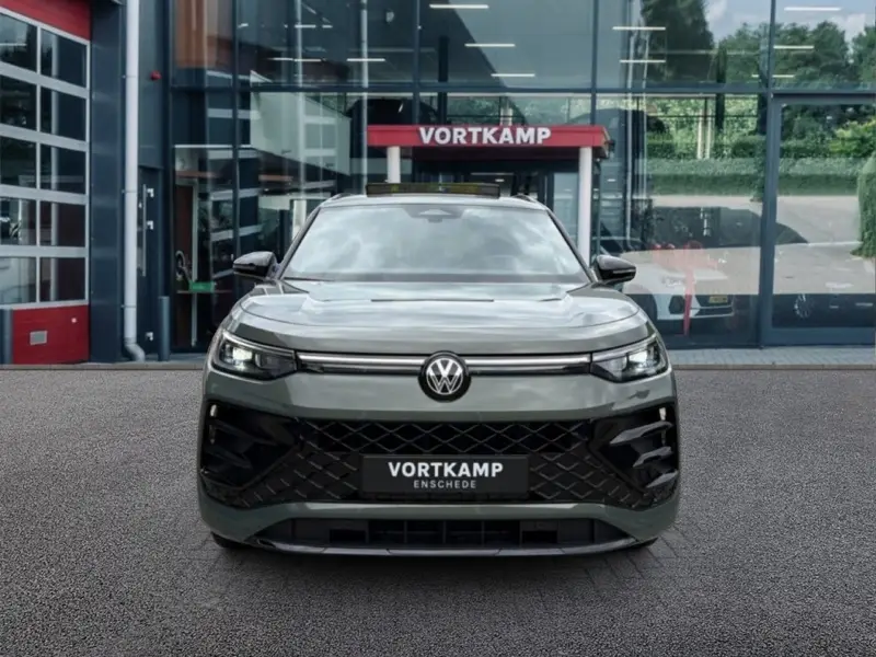 Volkswagen Tayron 1.5 eTSI R-LINE 7PERS. TREKHAAK/LEDER/CAMERA/PANO-DAK/ELEK-KLEP/ACC/HUD/STOELVERW 2026 leasen bij DreamLease: foto 2