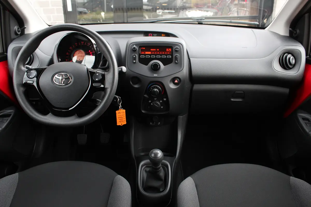 Toyota Aygo 1.0 VVT-i x: foto 2