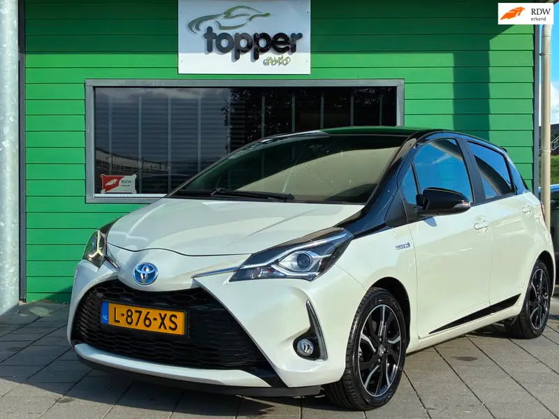 Toyota Yaris 1.5 Hybrid Bi-Tone|2e Eigenaar|Automaat|Camera|Navigatie|CruiseControl|Climatronic|Nieuwe APK|Trekhaak| 2018 leasen bij DreamLease: foto 1