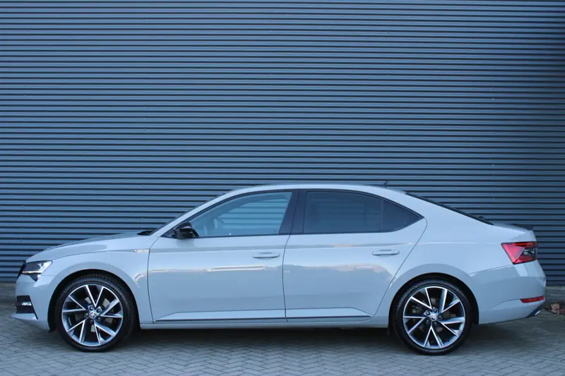 Škoda Superb 1.4 TSI iV Sportline Business Full-LED Carplay Virtual Cockpit Elek-trekhaak 2021 leasen bij DreamLease: foto 2