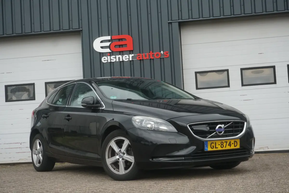 Volvo V40 2.0 D2 Summum: foto 2