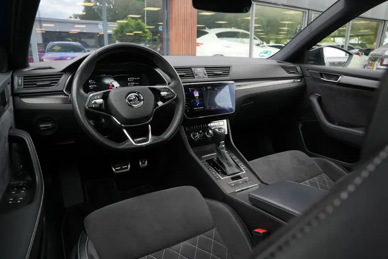 Škoda Superb Combi 1.4 iV Sportline 2021 leasen bij DreamLease: foto 2