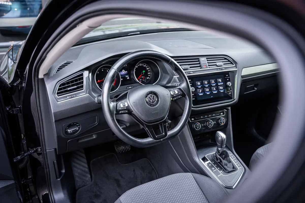 Volkswagen Tiguan Allspace 1.5 TSI Comfortline Business | 7 persoons | Trekhaak | Elektrische achterklep | Navigatie | Carplay |: foto 2