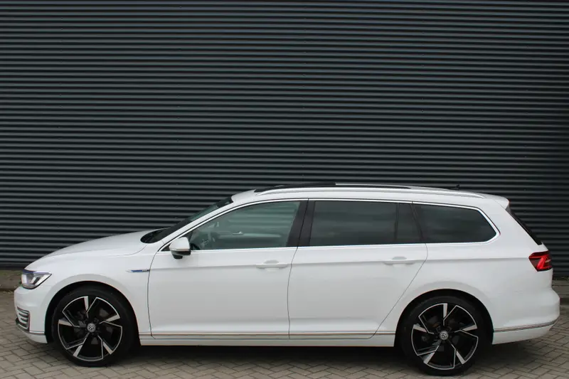 Volkswagen Passat Variant 1.4 TSI GTE Highline Panoradak Leer/Alcantara Adaptive-Cruise Car-Play 2016 leasen bij DreamLease: foto 2