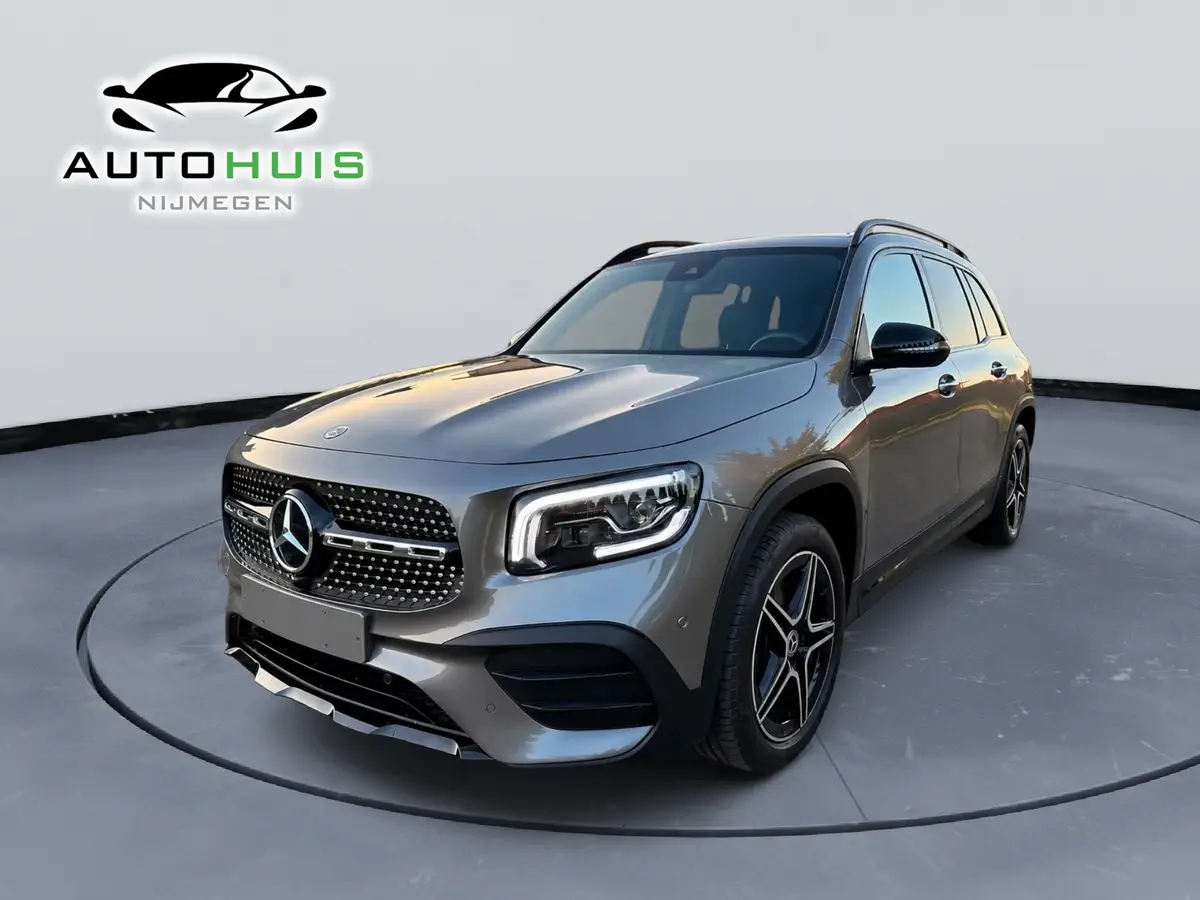 Mercedes-Benz GLB 200 AMG Line Panoramadak Nightpakket Elektrisch wegklapbare trekhaak 7-Persoons Multibeam LED 19” AMG Velgen: foto 1