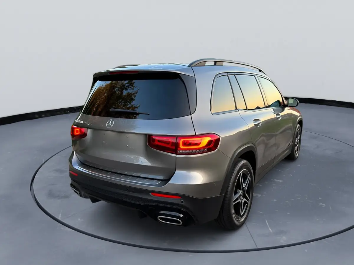 Mercedes-Benz GLB 200 AMG Line Panoramadak Nightpakket Elektrisch wegklapbare trekhaak 7-Persoons Multibeam LED 19” AMG Velgen: foto 2