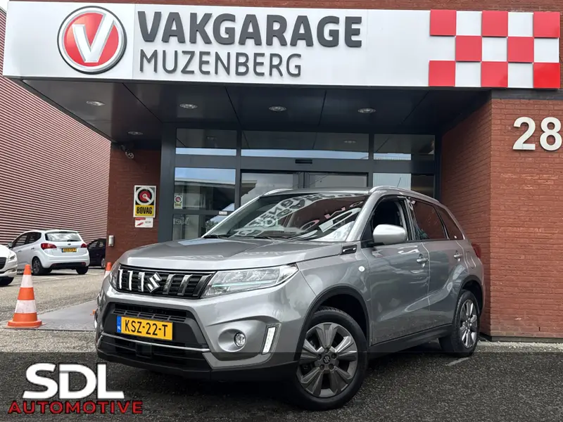 Suzuki Vitara 1.5 Hybrid Style AllGrip // AFN. TREKHAAK // ADAPT. CRUISE // KEYLESS // CAMERA // APPLE CARPLAY / ANDROID AUTO 2022 leasen bij DreamLease: foto 1