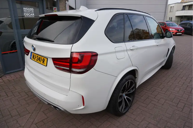 BMW X5 xDrive50i M-Sport High Executive Automaat 2014 leasen bij DreamLease: foto 2