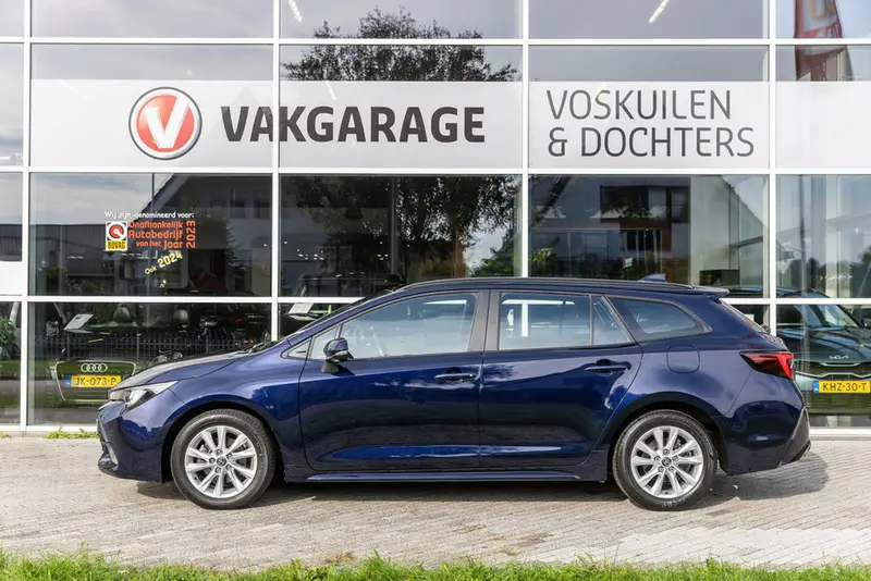 Toyota Corolla Touring Sports Hybrid 140 Dynamic | Dodehoek sensor| Verwarmde stoelen 2023 leasen bij DreamLease: foto 2