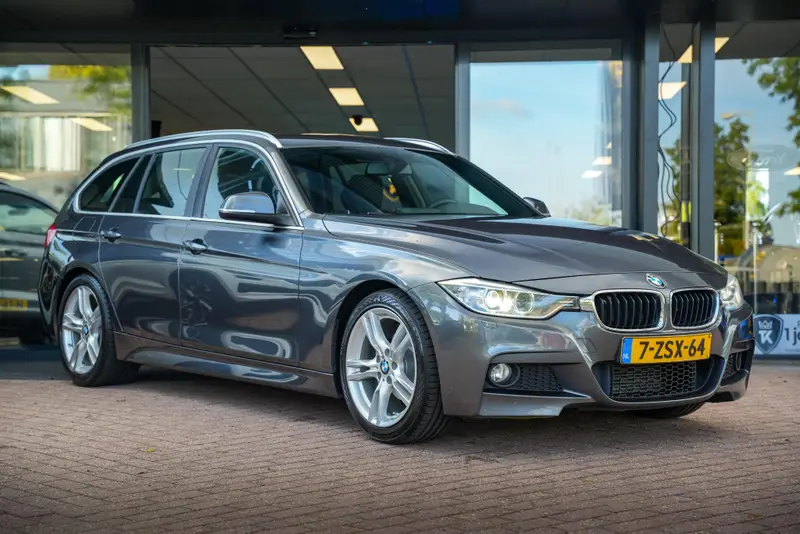 BMW 3 Serie Touring 320i Executive 2015 leasen bij DreamLease: foto 1