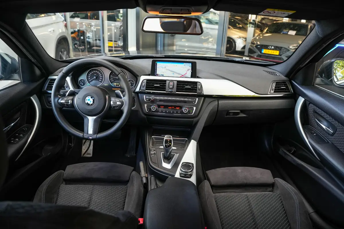 BMW 3 Serie Touring 320i Executive: foto 2