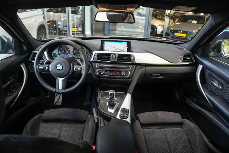BMW 3 Serie Touring 320i Executive 2015 leasen bij DreamLease: foto 2