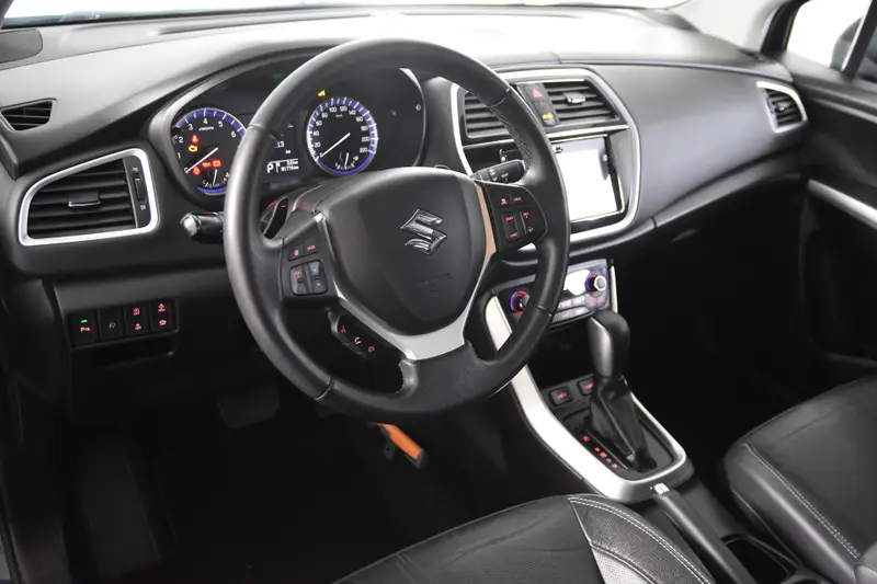 Suzuki S-Cross SX4 S.Cross Automaat *Navigatie*Leer*Panoramadak*Trekhaak*Stoelverwarming* 2017 leasen bij DreamLease: foto 2