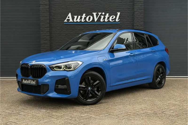 BMW X1 xDrive25e M-Sport | Sportleder | Memory | H/K | Head-Up | Camera | Comfort Acces | 35X op Voorraad 2022 leasen bij DreamLease: foto 1