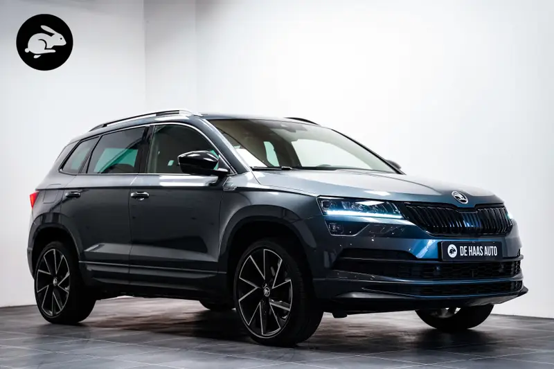 Škoda Karoq 1.5 TSI ACT Sportline|Pano dak|Trekhaak|Acc|Camera|19 inch 2022 leasen bij DreamLease: foto 1