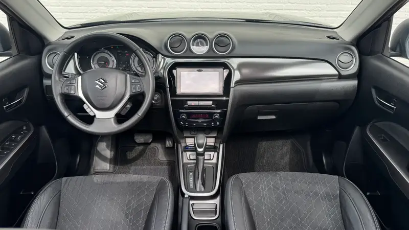 Suzuki Vitara 1.5 Hybrid Style Rhino Edition Panorama Carplay Pdc+Camera Led Leder 2023 leasen bij DreamLease: foto 2