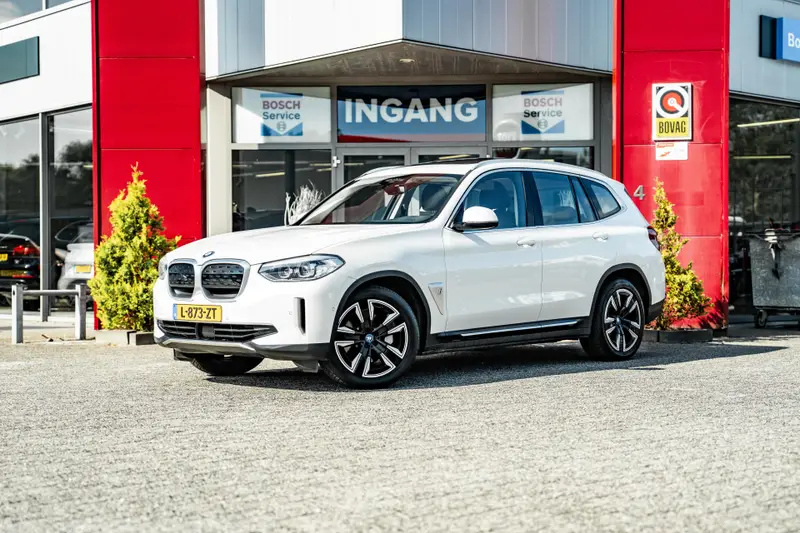 BMW iX3 Executive 80 kWh | Pano dak | Camera | Tabacco leder | ACC | SOH 98% 2021 leasen bij DreamLease: foto 1