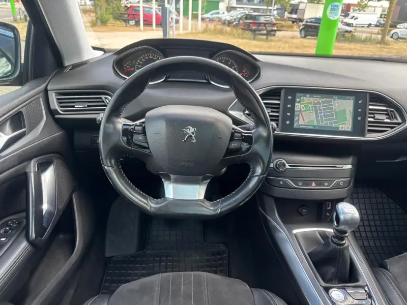 Peugeot 308 SW 1.2 e-THP Première pano trekhaak navi airco 2014 leasen bij DreamLease: foto 2