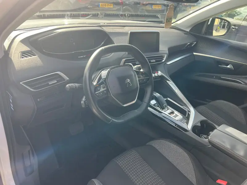 Peugeot 3008 1.2 PureTech Active 2018 leasen bij DreamLease: foto 2