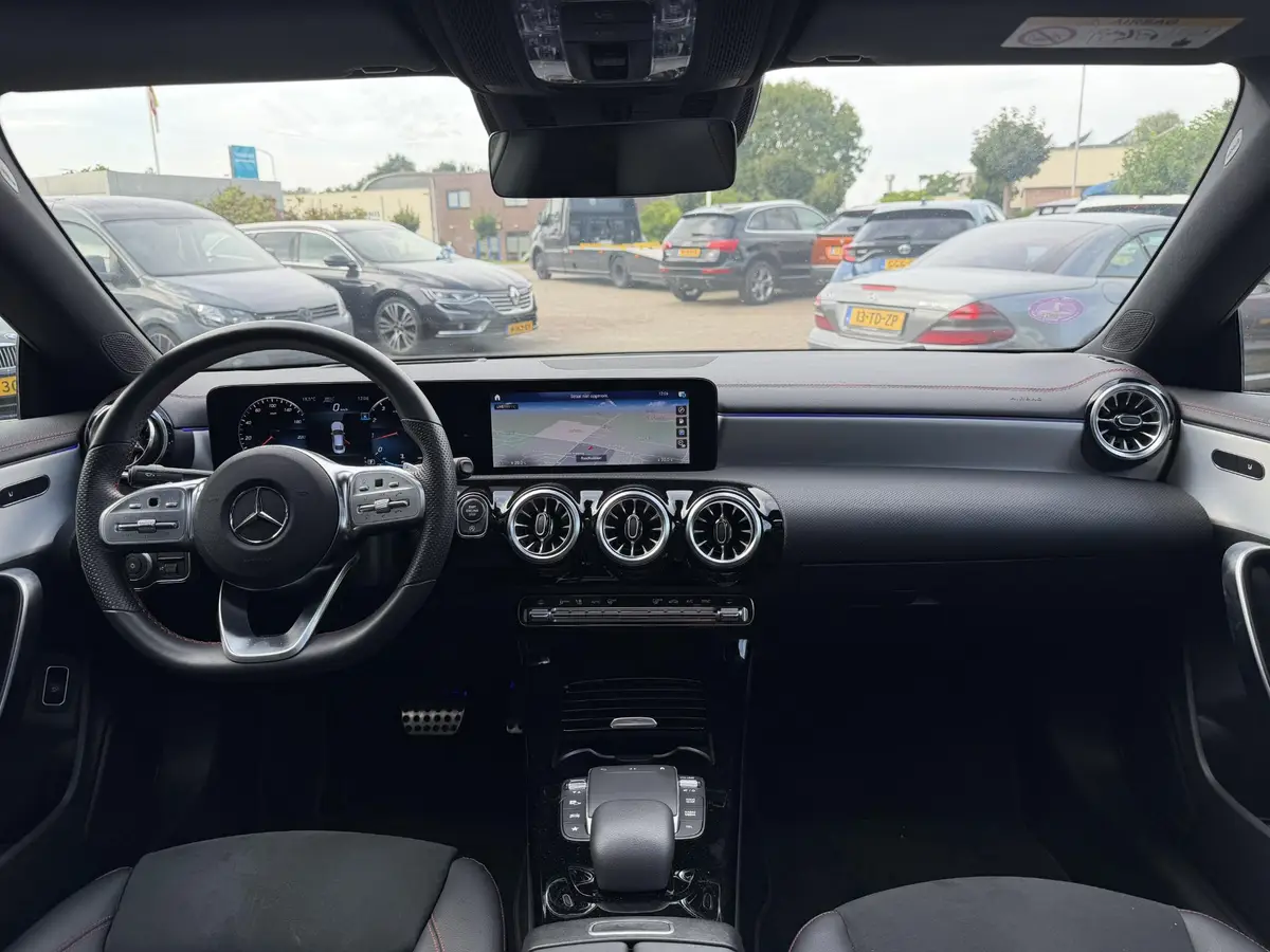 Mercedes-Benz CLA 180 AMG Line: foto 2
