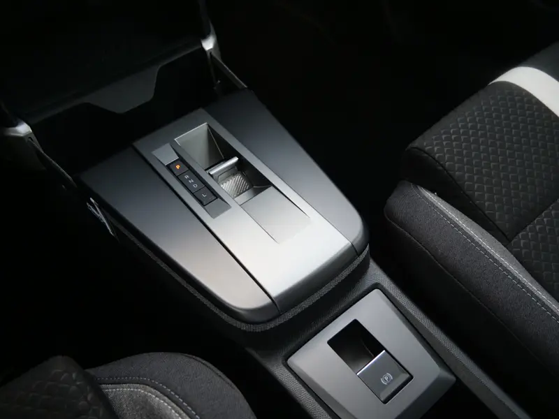 Opel Frontera 1.2 Turbo Hybrid GS 145 Pk Automaat 7-persoons 2025 leasen bij DreamLease: foto 2