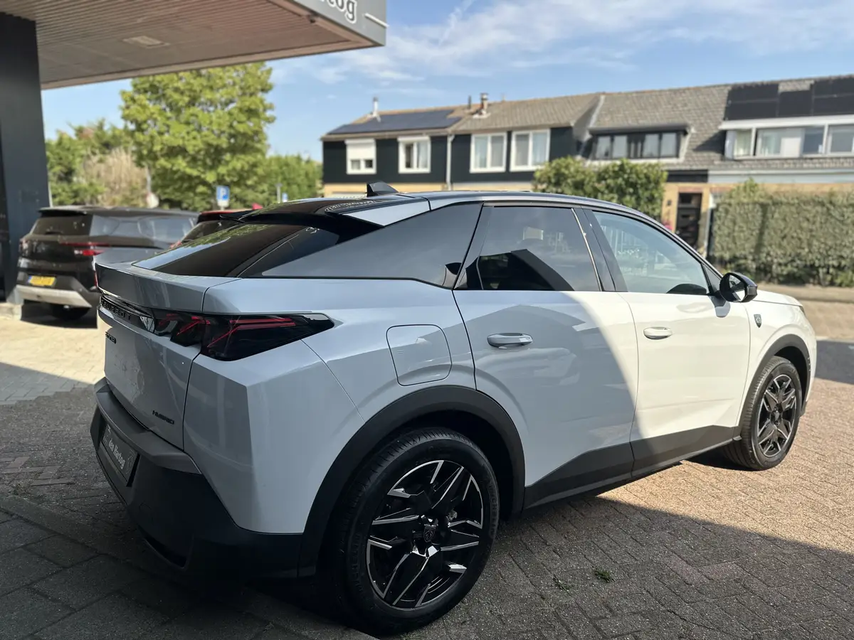 Peugeot 3008 1.2 Hybrid 145 GT Exclusive: foto 2