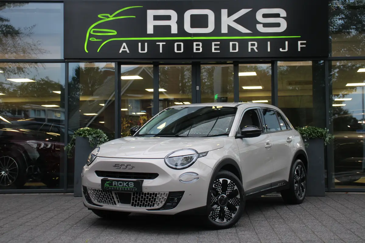 Fiat 600 1.2 Hybrid La Prima: foto 1
