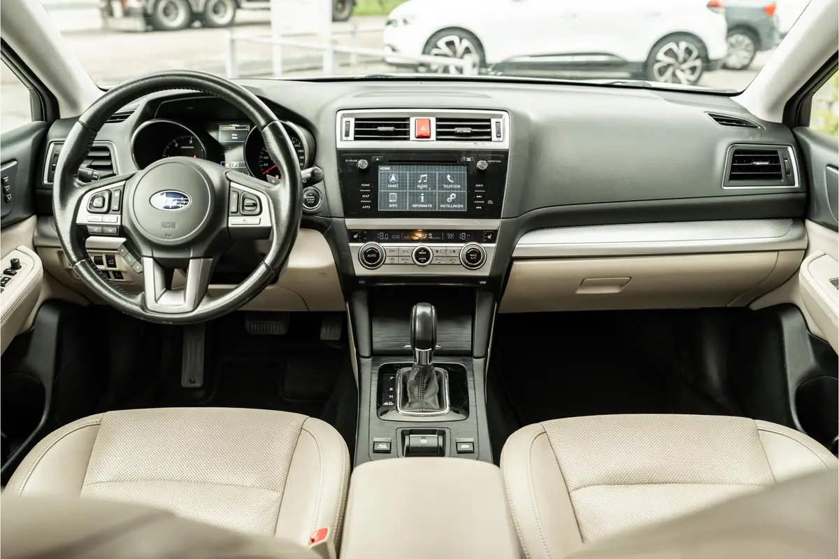 Subaru Outback 2.0D: foto 2