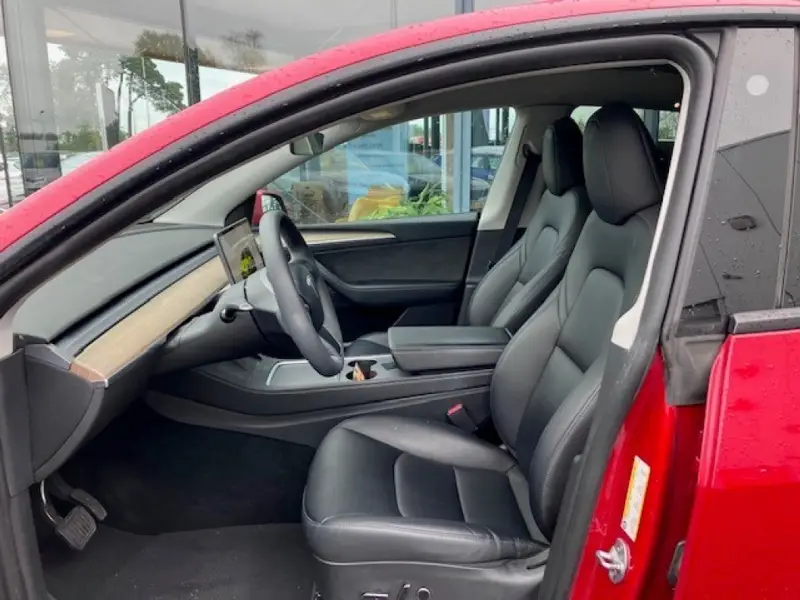 Tesla Model Y RWD 58 kWh - Pan dak - SOH 90% - AMD 2022 leasen bij DreamLease: foto 2