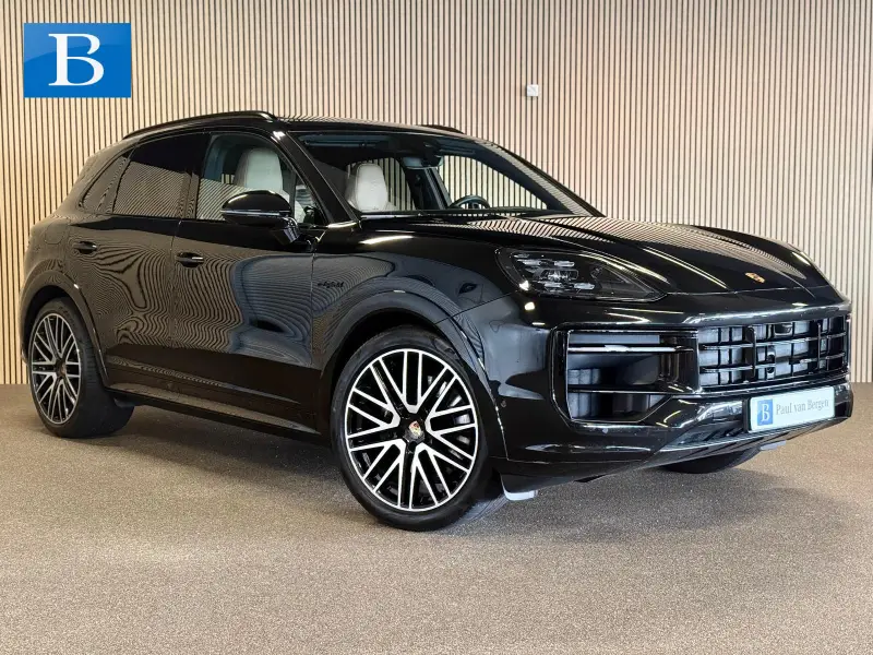 Porsche Cayenne 3.0 E-Hybrid SPORT DESIGN-PANORAMA-LUCHTV.-STOELEN 18 VOUDIG-NPR. € 154.306-NL AUTO-BTW 2024 leasen bij DreamLease: foto 1