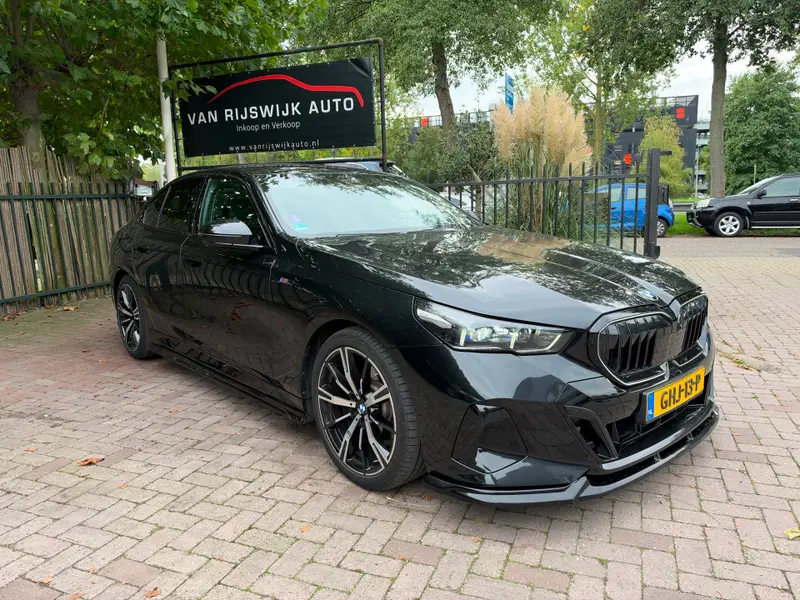 BMW 5 Serie 520i M-sport Xenon 37890NETTO Dealer Ond 2024 leasen bij DreamLease: foto 1