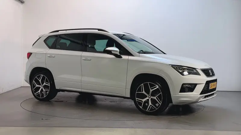 SEAT Ateca 1.4 EcoTSI 150pk 6-bak FR Alcantara Navigatie Parkeersensoren App-Connect 2018 leasen bij DreamLease: foto 1