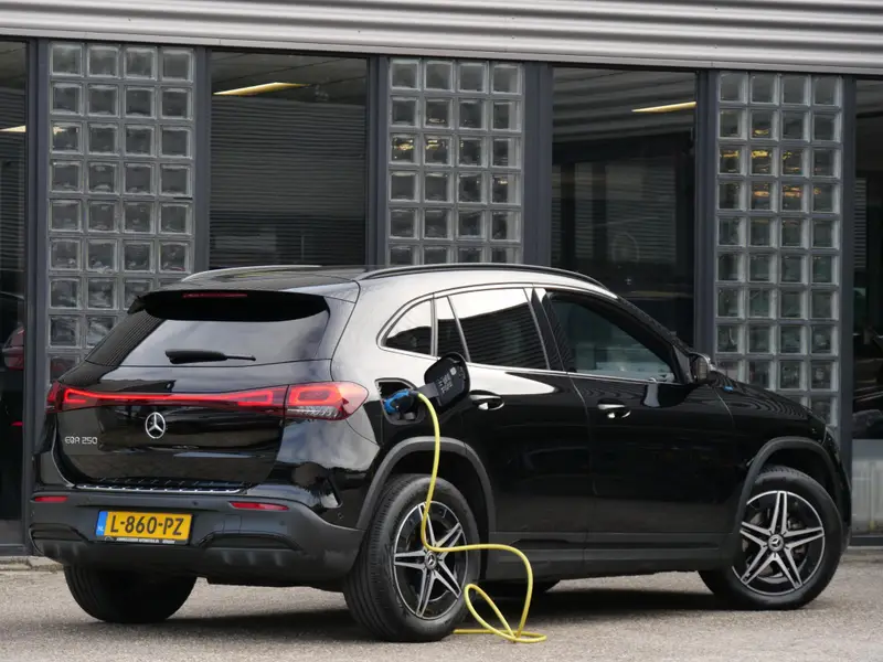 Mercedes-Benz EQA 67kWh AMG/ AMBIENT LIGHTING/ BLINDSPOT/ 2021 leasen bij DreamLease: foto 2